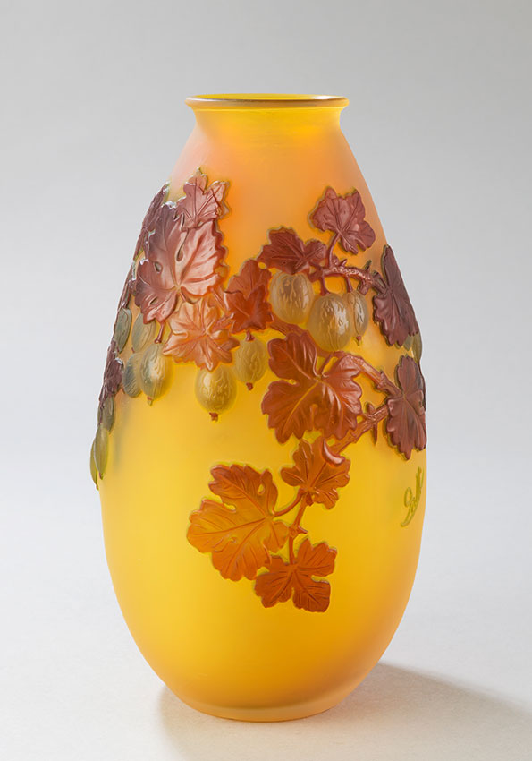 Ets. Gallé, Vase soufflé à décor de Groseilles à maquereau, Haut. 29,5 cm. sculptures, verreries - galerie Tourbillon, Paris