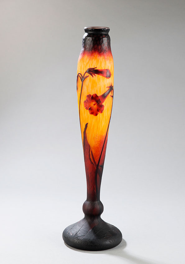 Daum, Vase à décor de Fleurs de tabac, Haut. 47,5 cm. sculptures, verreries - galerie Tourbillon, Paris