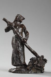 Jules Dalou (1838-1902), "Ramasseuse de foin", bronze à patine brun très nuancé, fonte Susse, haut. 12 cm, sculptures - galerie Tourbillon, Paris