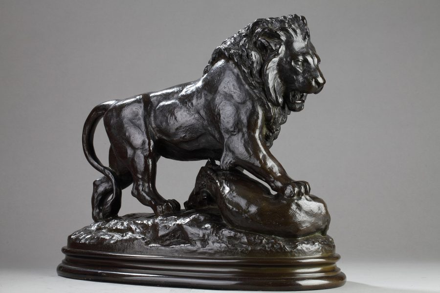 Antoine-Louis Barye (1796-1875), "Lion terrassant un sanglier", bronze à patine brun nuancé, haut. 38,8 cm - sculptures - Galerie Tourbillon, Paris