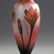 Daum, Vase à décor de Colchiques, Haut. 15,5 cm. sculptures, verreries - galerie Tourbillon, Paris