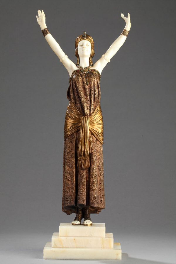 Demetre Chiparus (1886-1947), "La grande Prêtresse", sculpture chryséléphantine, haut. totale 50 cm, sculptures - galerie Tourbillon, Paris