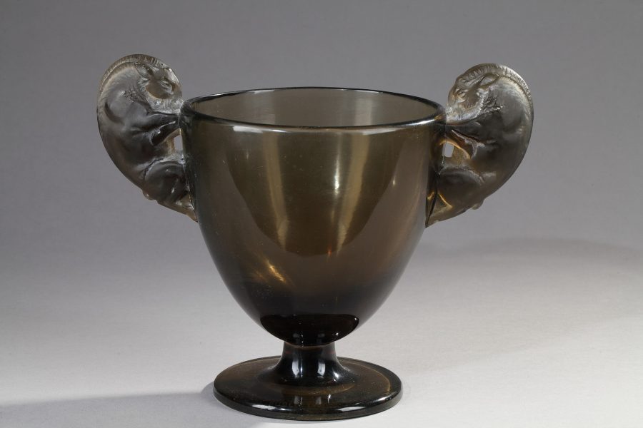 René Lalique (1860-1945), Vase modèle "Béliers", verre soufflé-moulé, Haut. 19 cm, sculptures, verreries - galerie Tourbillon, Paris