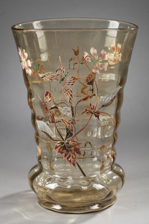 Emile Gallé (1846-1904), Cristallerie, Vase à décor de Plantes et de Papillon, haut. 30 cm. sculptures, verreries - galerie Tourbillon, Paris