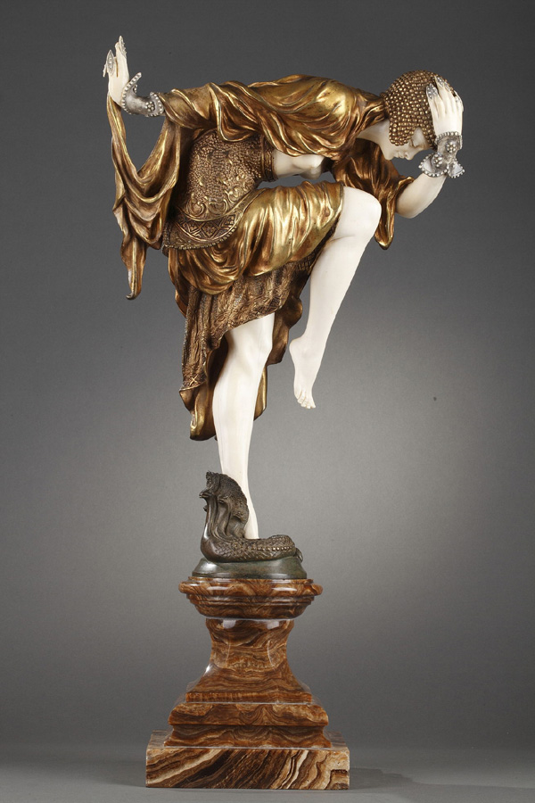Claire-Jeanne-Roberte Colinet (1880-1950), "Danseuse d'Ankara", sculpture chryséléphantine, socle en onyx, fonte LNJL, haut. totale 63,7 cm, sculptures - galerie Tourbillon, Paris