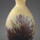 Ets. Gallé, Vase soufflé à décor de Crocus, Haut. 21 cm. sculptures, verreries - galerie Tourbillon, Paris