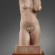 Auguste Heng (1891-1968), Femme debout, pierre marbrière rose, socle en bois d'olivier, haut. totale 41 cm, sculptures - galerie Tourbillon, Paris