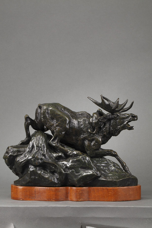 Antoine-Louis Barye (1796-1875), "Elan surpris par un lynx", bronze à patine vert brun foncé nuancé, socle en bois, fonte ancienne, long. terrasse 30,7 cm, sculptures - Galerie Tourbillon, Paris