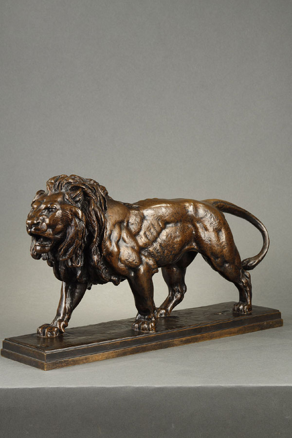 Antoine-Louis Barye (1796-1875), "Lion qui marche", bronze à patine brun très nuancé, fonte Atelier Barye, long. terrasse 39,4 cm, sculptures - galerie Tourbillon, Paris