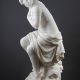 Giovanni Battista Lombardi (1823-1880), "Suzanne surprise", marbre blanc de Carrare, haut. 91 cm, sculptures - galerie Tourbillon, Paris