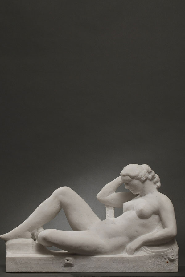 Marcel Gimond (1894-1961), Baigneuse couchée, marbre blanc, long. 59 cm, sculptures - galerie Tourbillon, Paris