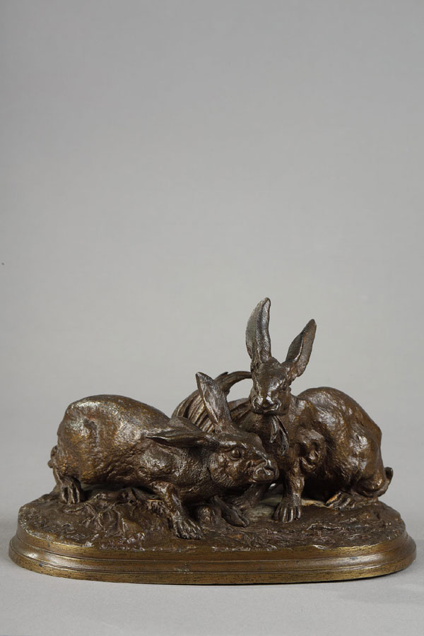 Pierre-Jules Mêne (1810-1879), "Groupe de lapins", Bronze à patine brun clair nuancé, fonte ancienne, long. terrasse 14,7 cm, sculptures - galerie Tourbillon, Paris