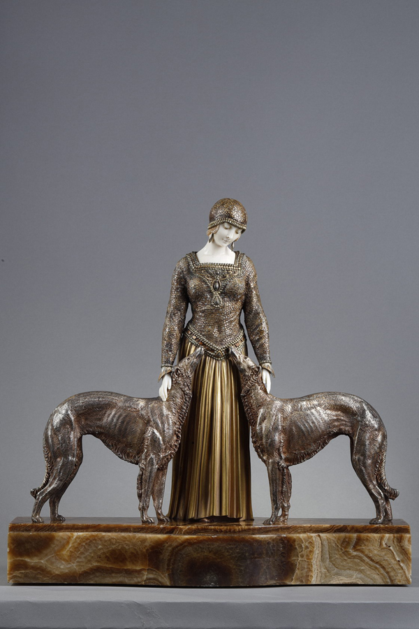 Demetre Chiparus (1886-1947), "Les Amis de Toujours", sculpture chryséléphantine, argenté, haut. totale 41,5 cm. sculptures - galerie Tourbillon, Paris