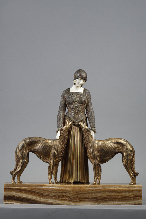 Demetre Chiparus (1886-1947), "Les Amis de Toujours", sculpture chryséléphantine, doré, haut. totale 41,5 cm. sculptures - galerie Tourbillon, Paris
