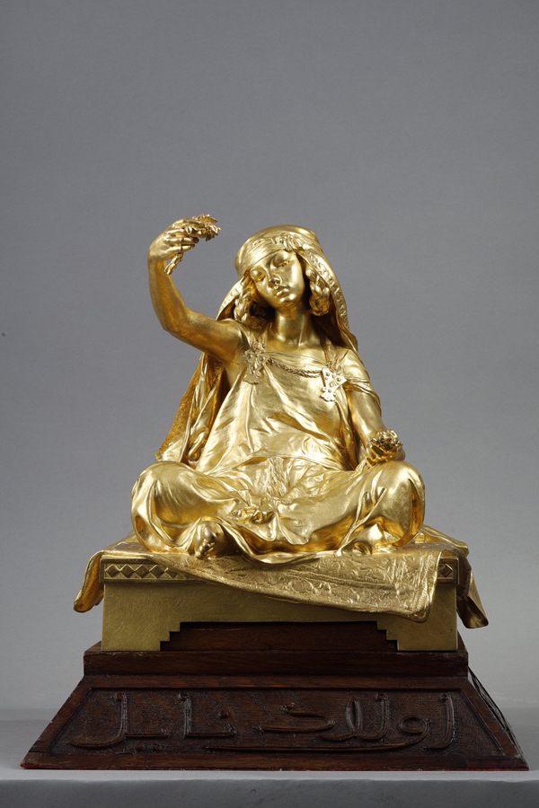 Louis-Ernest Barrias (1841-1905), "Jeune fille de Bou-Saada", bronze à patine dorée, fonte Susse, haut. 38,5 cm, sculptures - galerie Tourbillon, Paris