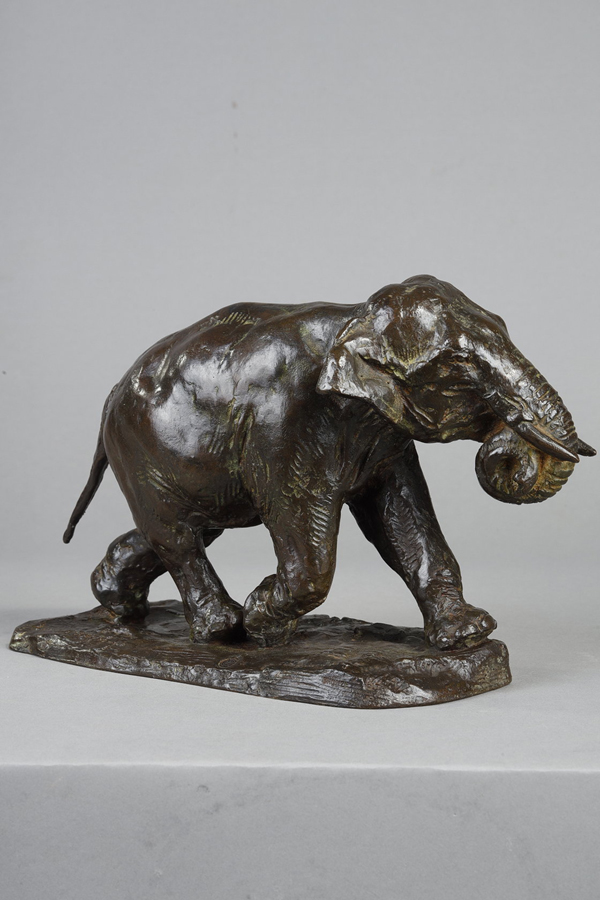 Roger Godchaux (1878-1958), "Eléphant courant trompe enroulée", bronze à patine brun très nuancé, fonte Susse, long. terrasse 20,2 cm, sculptures - galerie Tourbillon, Paris