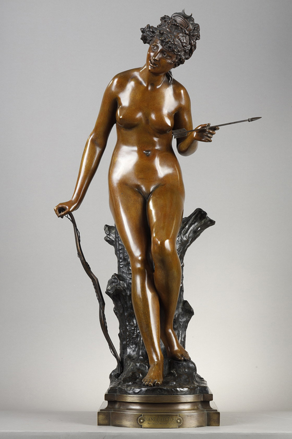 Albert-Ernest Carrier-Belleuse (1824-1887), "Diane à la flèche", bronze à double patine, haut. 83 cm, sculptures - galerie Tourbillon, Paris