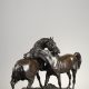 Pierre-Jules Mêne (1810-1879), "Accolade", Bronze à patine brun foncé, fonte ancienne, long. terrasse 53,8 cm, sculptures - galerie Tourbillon, Paris