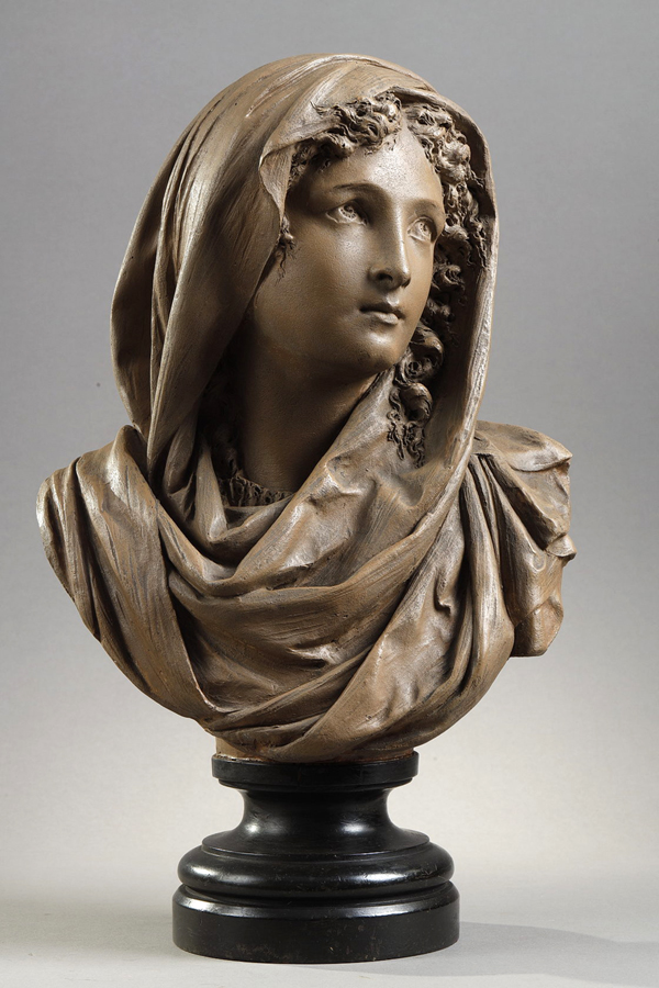 Albert-Ernest Carrier-Belleuse (1824-1887), Jeune femme au châle, terre cuite, socle en bois, haut. totale 41 cm, sculptures - galerie Tourbillon, Paris