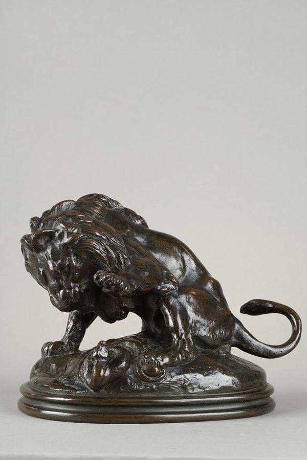 Antoine-Louis Barye (1796-1875), "Lion au serpent n°3", bronze à patine brun-vert foncé nuancé, fonte probable d'Atelier, long. 18 cm, sculptures - galerie Tourbillon, Paris