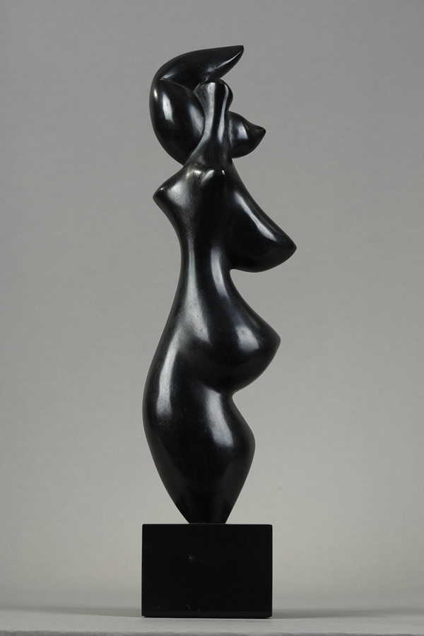 Baltasar Lobo (1910-1993), "Face au vent, bras levé", bronze à patine noire, fonte Susse, haut. avec le socle 33 cm, sculptures - galerie Tourbillon, Paris