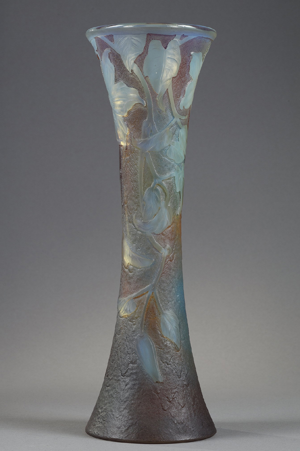Daum, Vase aux Clématites, Haut. 34 cm. sculptures, verreries - galerie Tourbillon, Paris