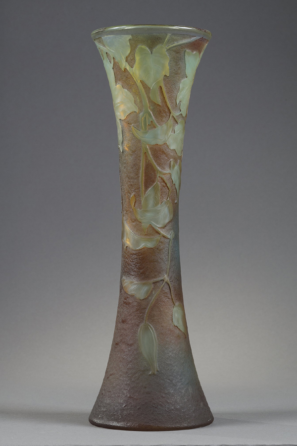 Daum, Vase aux Clématites, Haut. 33,7 cm. sculptures, verreries - galerie Tourbillon, Paris