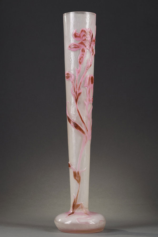 Emile Gallé (1846-1904), Cristallerie, vase aux Œillets, haut. 45 cm. sculptures, verreries - galerie Tourbillon, Paris
