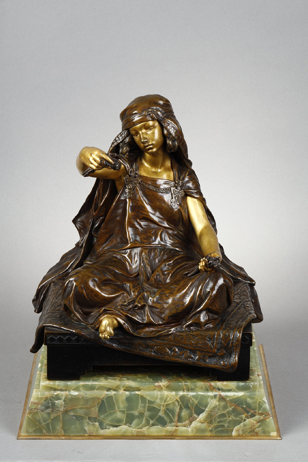 Louis-Ernest Barrias (1841-1905), "Jeune fille de Bou-Saada", bronze à triple patines, fonte Susse, haut. avec socle en onyx 37,5 cm, sculptures - galerie Tourbillon, Paris