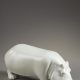 Armand Petersen (1891-1969), "Hippopotame", Porcelaine tendre mate blanche, Manufacture Bing & Grøndahl, Danemark, long. 25 cm, sculptures - galerie Tourbillon, Paris