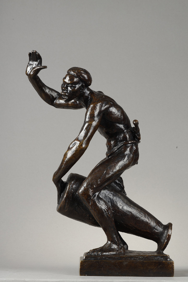 Arthur Dupagne (1895-1961), "Joueur de tam-tam", bronze à patine marron foncé nuancé, fonte Susse, haut. 37,5 cm, sculptures - galerie Tourbillon, Paris