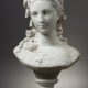 Albert-Ernest Carrier-Belleuse (1824-1887), Jeune fille aux roses, marbre blanc de Carrare, haut. avec socle 59 cm, sculptures - galerie Tourbillon, Paris