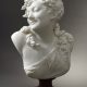 Albert-Ernest Carrier-Belleuse (1824-1887), Buste de Jeune femme au peigne, marbre blanc de Carrare, haut. avec socle 61 cm, sculptures - galerie Tourbillon, Paris