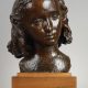 Paul Belmondo (1898-1982), Buste de fillette, bronze à patine brun clair nuancé, haut. avec le socle en bois 40 cm, sculptures - galerie Tourbillon, Paris