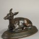 Antoine-Louis Barye (1796-1875), Daine couchée, bronze à patine brun nuancé, fonte probable Atelier Barye, long. 11,3 cm. Reclining Doe, sculptures - galerie Tourbillon, Paris