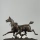 Arthur Marie Gabriel comte du Passage (1838-1909), Cheval à l’entraînement avec son lad, bronze à patine brun nuancé, long. terrasse 45 cm, sculptures - galerie Tourbillon, Paris